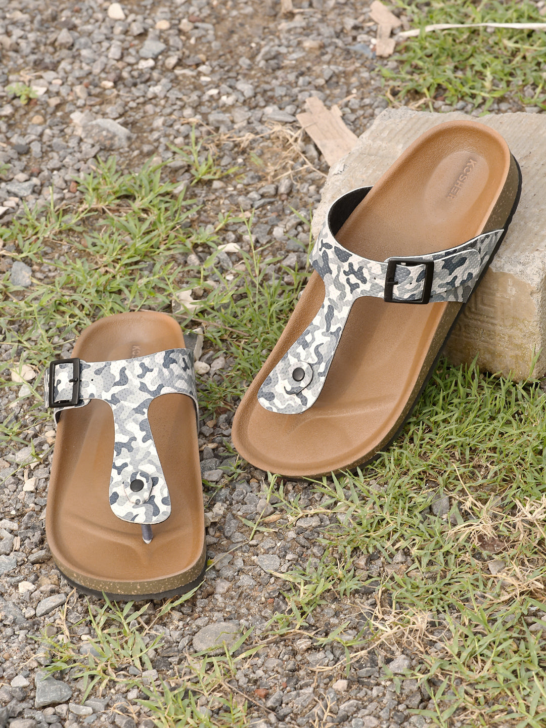 KOSHER Men's Printed Casual T-Strap Flat Slipper